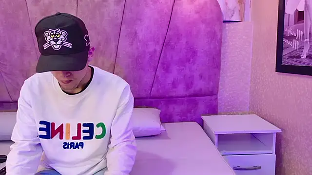 kendalltaylorr online show from 10.23.25