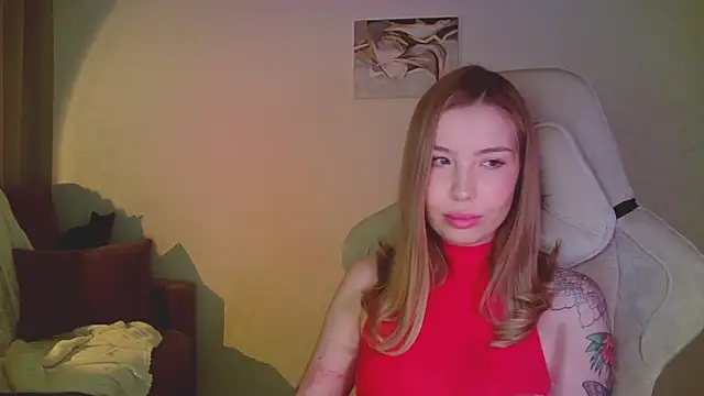Snapshot of mia_raspberrie chatting on 05.12.26 mia raspberrie online show from 05.12.26