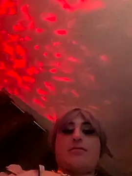 Snapshot of xLilWunx chatting on 10.14.25 xLilWunx online show from 10.14.25