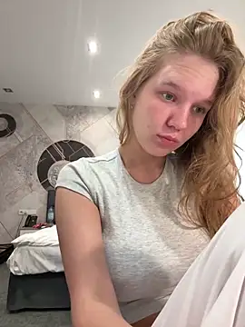 Snapshot of Ketitull chatting on 09.17.25 Ketitull online show from 09.17.25