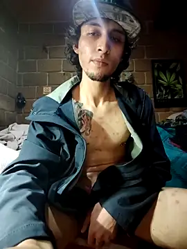 Snapshot of Pitudo20cmm chatting on 09.09.25 Pitudo20cmm online show from 09.09.25