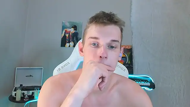 Snapshot of 4ever_dude chatting on 02.03.25 4ever dude online show from 02.03.25