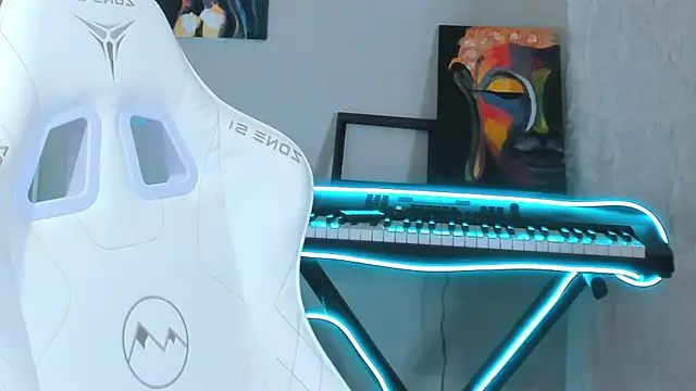 Snapshot of 4ever_dude chatting on 02.20.25 4ever dude online show from 02.20.25