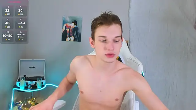 Snapshot of 4ever_dude chatting on 03.07.25 4ever dude online show from 03.07.25