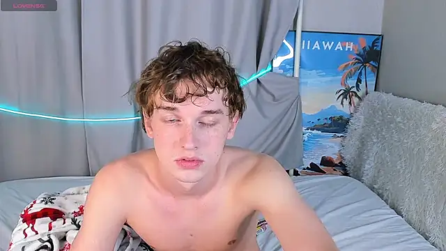 Snapshot of 4ever_dude chatting on 09.19.25 4ever dude online show from 09.19.25