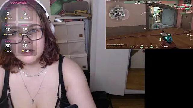 Snapshot of playvalorantwithmenow chatting on 10.31.25 playvalorantwithmenow online show from 10.31.25