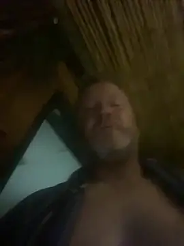 Snapshot of sexycouple109 chatting on 03.04.25 sexycouple109 online show from 03.04.25