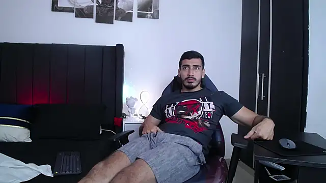 Snapshot of muscle_ares chatting on 02.14.25 muscle ares online show from 02.14.25