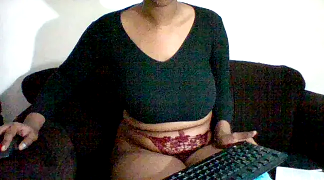 Snapshot of THUEBA17 chatting on 01.12.25 THUEBA17 online show from 01.12.25