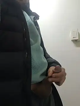 Snapshot of Fucklover011 chatting on 02.11.25 Fucklover011 online show from 02.11.25