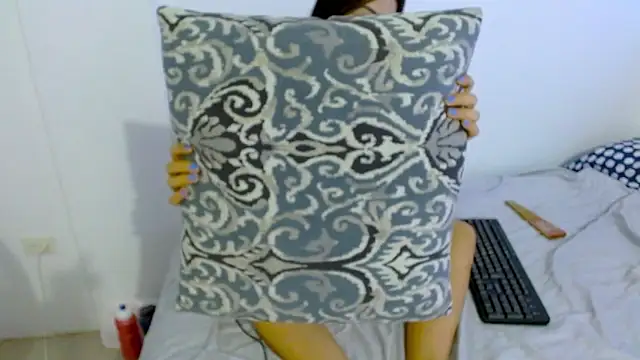 Snapshot of samanta_r_ chatting on 02.13.25 samanta r  online show from 02.13.25