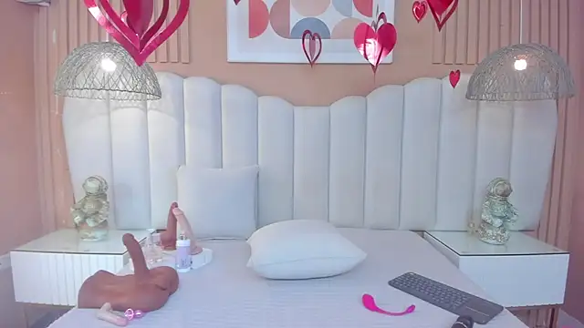 Snapshot of Sara_Vanegas chatting on 02.14.26 Sara Vanegas online show from 02.14.26