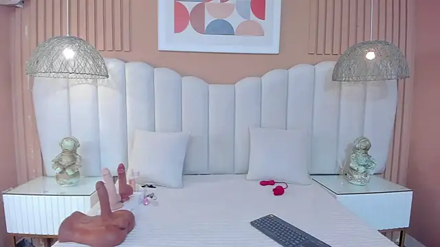 Snapshot of Sara_Vanegas chatting on 02.28.26 Sara Vanegas online show from 02.28.26