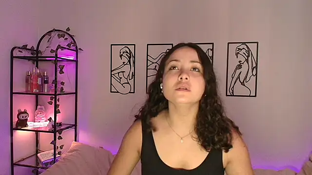 Snapshot of Megan_Rodrigo chatting on 10.08.25 Megan Rodrigo online show from 10.08.25