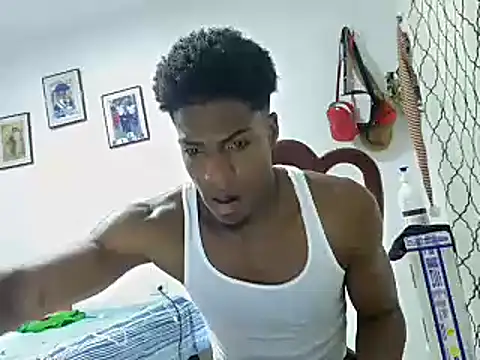 Snapshot of andrews2399 chatting on 01.10.25 andrews2399 online show from 01.10.25