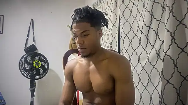 Snapshot of andrews2399 chatting on 09.19.25 andrews2399 online show from 09.19.25