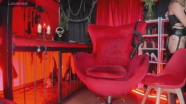 Snapshot of MistressAndre chatting on 05.30.26 MistressAndre online show from 05.30.26