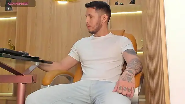 Snapshot of George_Diesell chatting on 02.08.25 George Diesell online show from 02.08.25