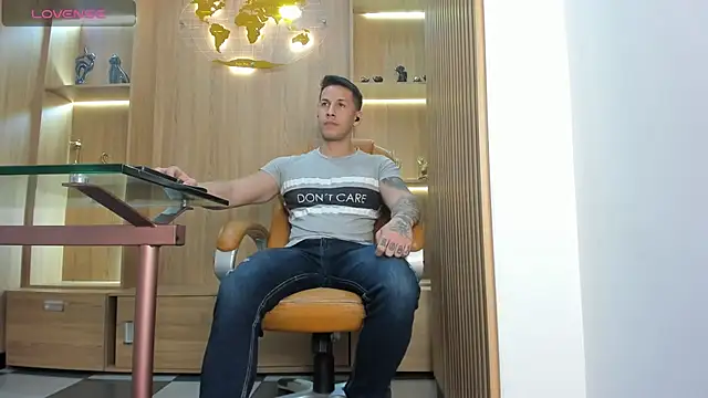 Snapshot of George_Diesell chatting on 03.12.25 George Diesell online show from 03.12.25