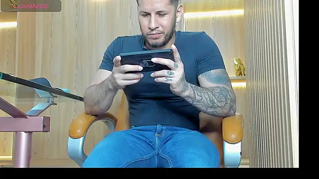 Snapshot of George_Diesell chatting on 10.18.25 George Diesell online show from 10.18.25