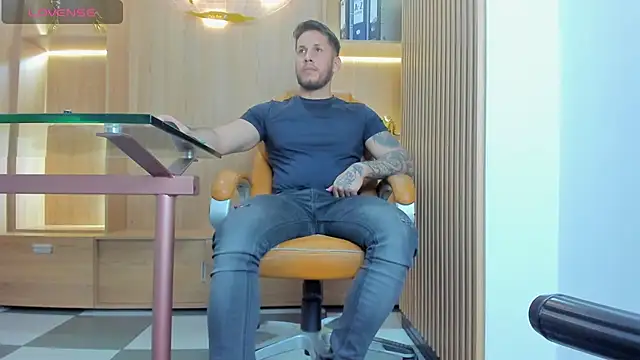 Snapshot of George_Diesell chatting on 10.20.25 George Diesell online show from 10.20.25