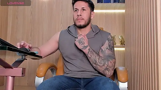 Snapshot of George_Diesell chatting on 11.12.25 George Diesell online show from 11.12.25