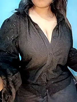 Snapshot of Dayna-36 chatting on 12.31.24 Dayna-36 online show from 12.31.24