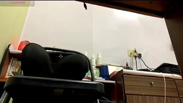 Snapshot of 1o4e04 chatting on 02.16.25 1o4e04 online show from 02.16.25