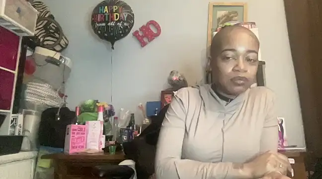 Snapshot of MommyConfident chatting on 02.18.25 MommyConfident online show from 02.18.25