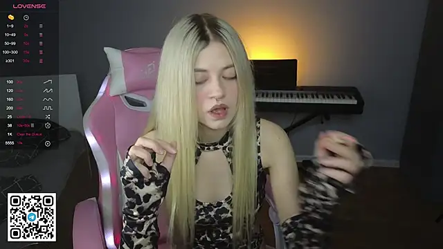 Snapshot of mybunnywendy chatting on 02.23.25 mybunnywendy online show from 02.23.25