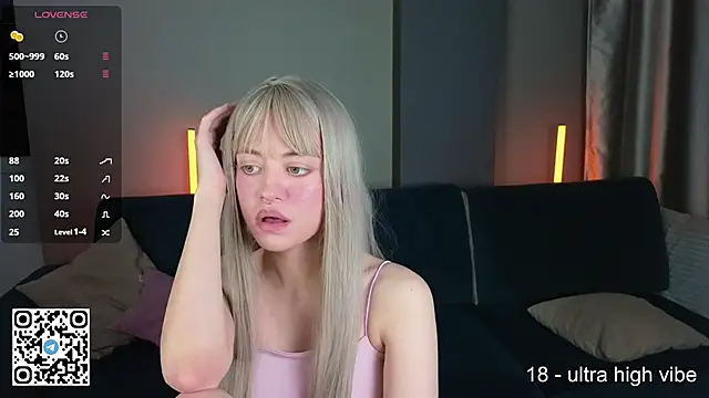 Snapshot of mybunnywendy chatting on 09.28.25 mybunnywendy online show from 09.28.25