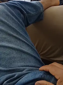 Snapshot of latino17 chatting on 11.15.25 latino17 online show from 11.15.25