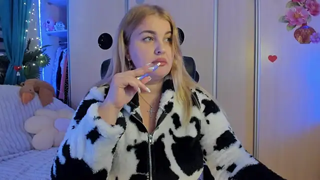 CoraSwon online show from 02.06.26