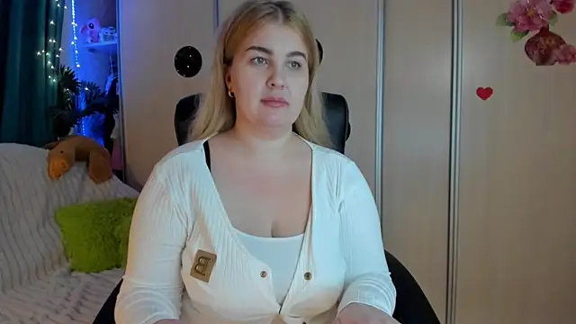 CoraSwon online show from 02.28.26