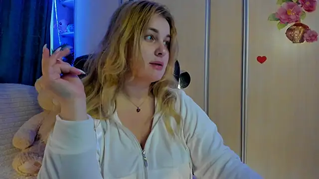 CoraSwon online show from 04.14.26