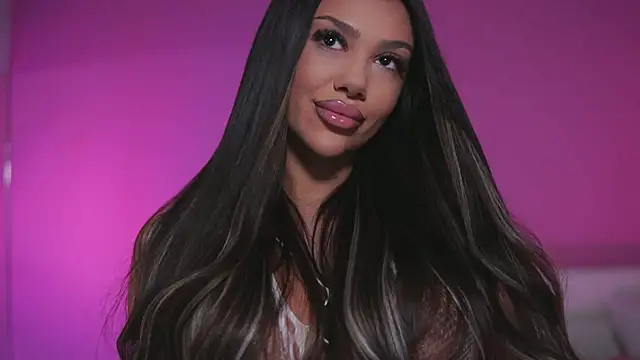 Snapshot of NatyDesiree chatting on 02.11.25 NatyDesiree online show from 02.11.25