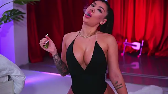 Snapshot of NatyDesiree chatting on 10.14.25 NatyDesiree online show from 10.14.25