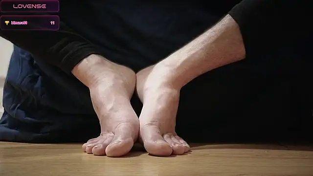 Snapshot of pantslesstraveler_plt chatting on 12.23.24 pantslesstraveler plt online show from 12.23.24