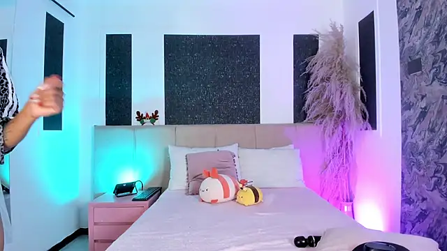 Alaia Manson online show from 12.03.25