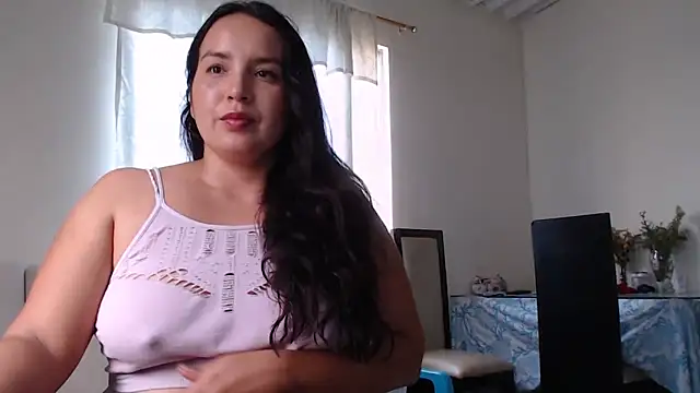 Snapshot of allison-dreams chatting on 02.05.25 allison-dreams online show from 02.05.25