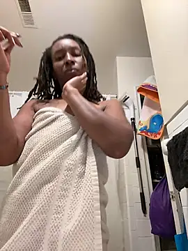 Snapshot of LeyaHoneybuns chatting on 01.02.25 LeyaHoneybuns online show from 01.02.25