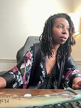 Snapshot of LeyaHoneybuns chatting on 01.23.25 LeyaHoneybuns online show from 01.23.25