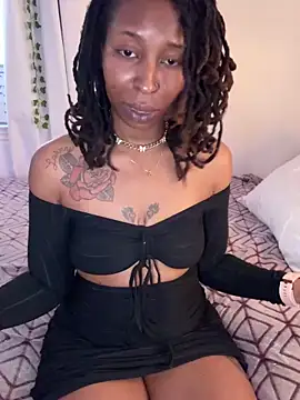 Snapshot of LeyaHoneybuns chatting on 02.23.25 LeyaHoneybuns online show from 02.23.25