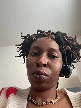 Snapshot of LeyaHoneybuns chatting on 03.12.25 LeyaHoneybuns online show from 03.12.25