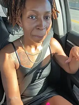 LeyaHoneybuns online show from 11.16.25