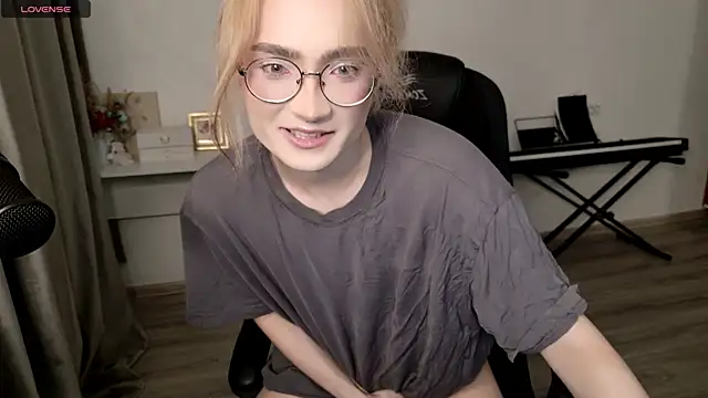 Snapshot of CuteYukiKun chatting on 07.06.26 CuteYukiKun online show from 07.06.26