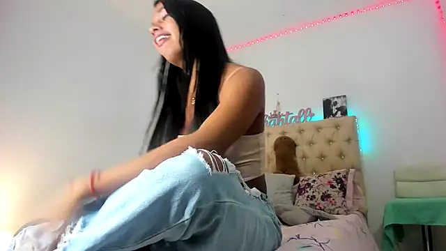 Snapshot of shantallhotxx chatting on 10.10.25 shantallhotxx online show from 10.10.25