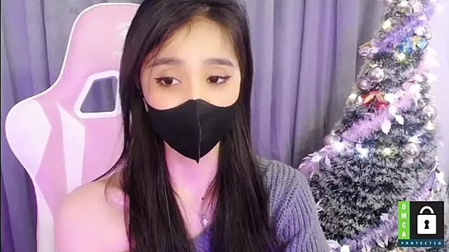 Snapshot of San___San chatting on 12.15.24 San San online show from 12.15.24
