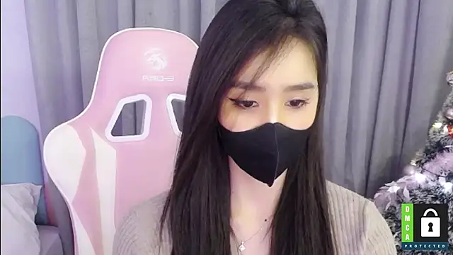 Snapshot of San___San chatting on 12.16.24 San San online show from 12.16.24