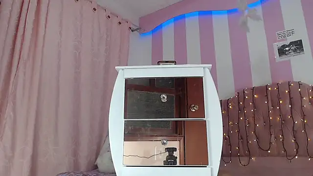 Snapshot of zaleya_mateus chatting on 12.19.25 zaleya mateus online show from 12.19.25